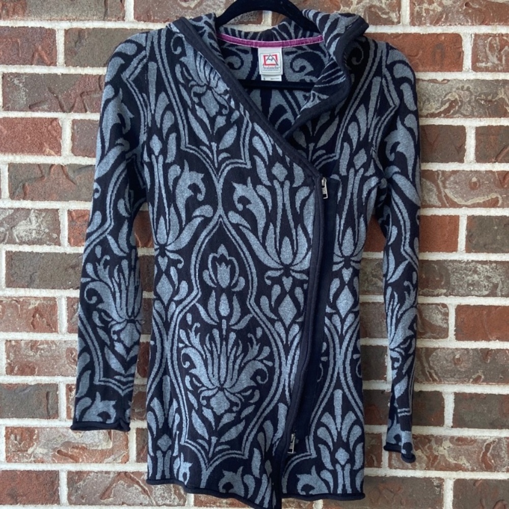 Avalanche Women's Sweater - Black and Gray Patterned